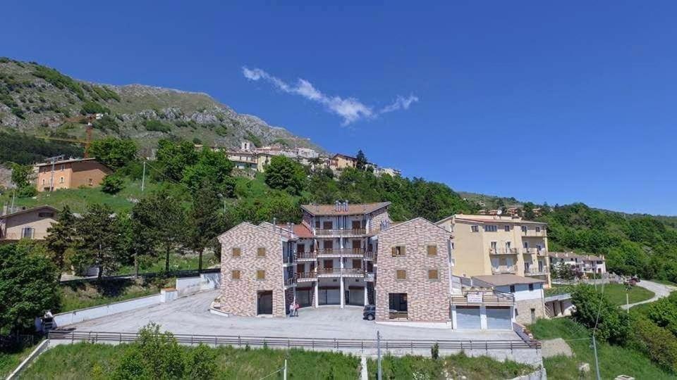 Attico E Super Attico Panoramico Lejlighed Rocca di Cambio Eksteriør billede