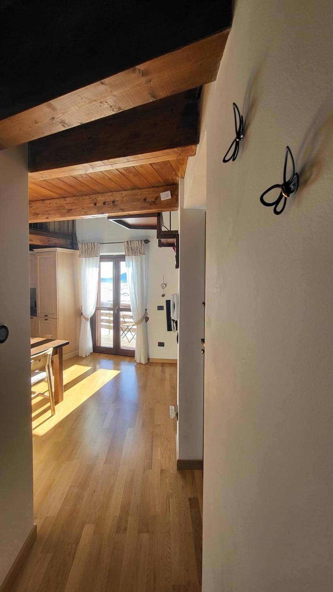 Attico E Super Attico Panoramico Lejlighed Rocca di Cambio Eksteriør billede